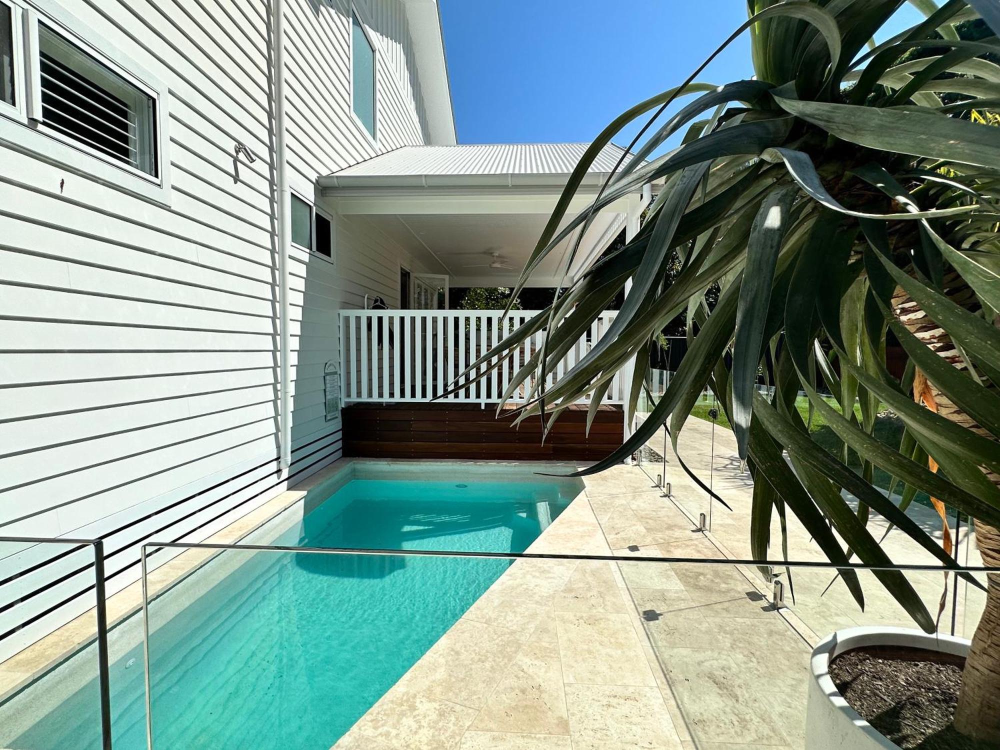 Unwind Guesthouse Byron Bay Exterior photo